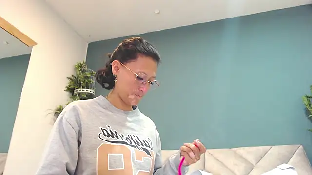 SharisWillian online show from 8, 4, 2026