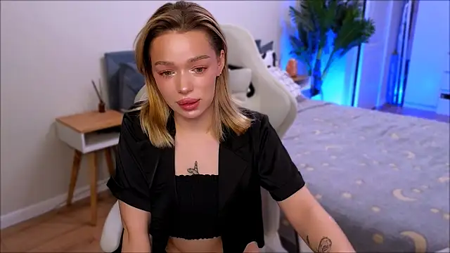 Lily Yin online show from 18, 12, 2025