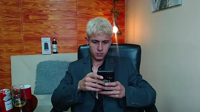 Bastiaan 28 online show from 13, 12, 2024