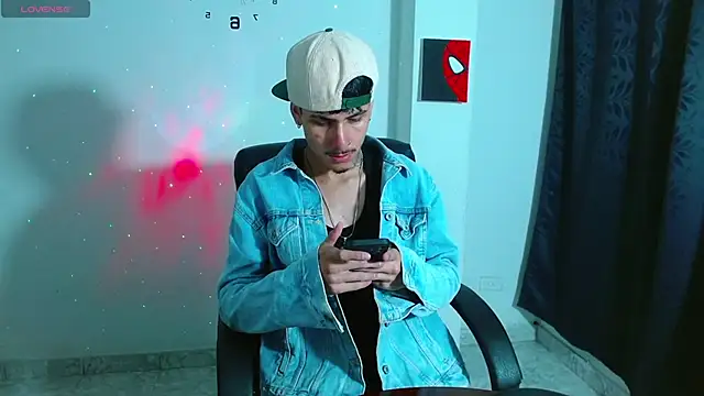 Bastiaan 28 online show from 10, 10, 2025