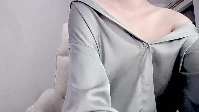 Snapshot of _OMO_ chatting on 8, 12, 2024 OMO online show from 8, 12, 2024