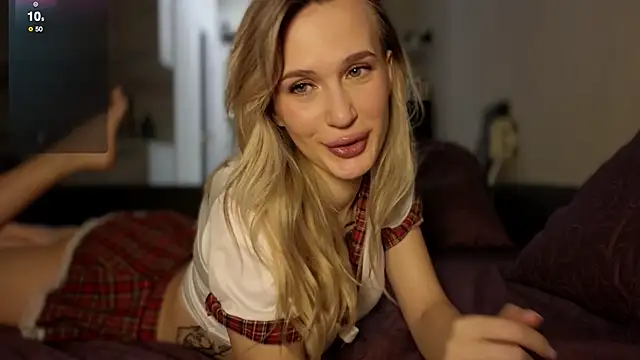 Snapshot of lluna_drug chatting on 23, 11, 2025 lluna drug online show from 23, 11, 2025