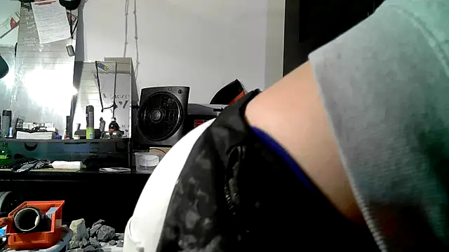 Snapshot of 0815lukas2024 chatting on 19, 10, 2025 0815lukas2024 online show from 19, 10, 2025