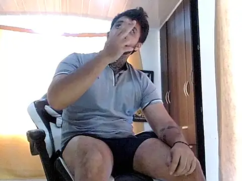 Snapshot of aronmiller404 chatting on 2, 5, 2026 aronmiller404 online show from 2, 5, 2026
