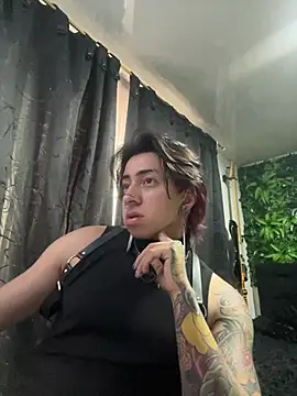 Yogurdebrownie69 online show from 12, 2, 2025