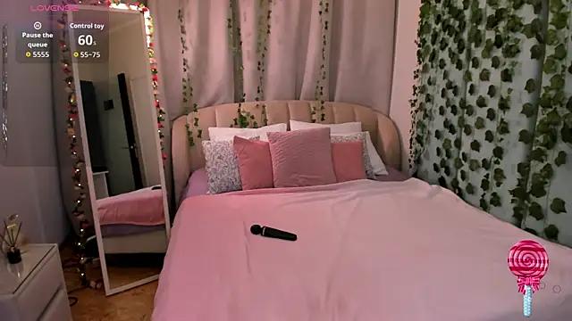 Love is Lola online show from 21, 10, 2025