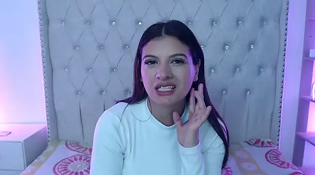 Abril Squirt online show from 18, 2, 2025