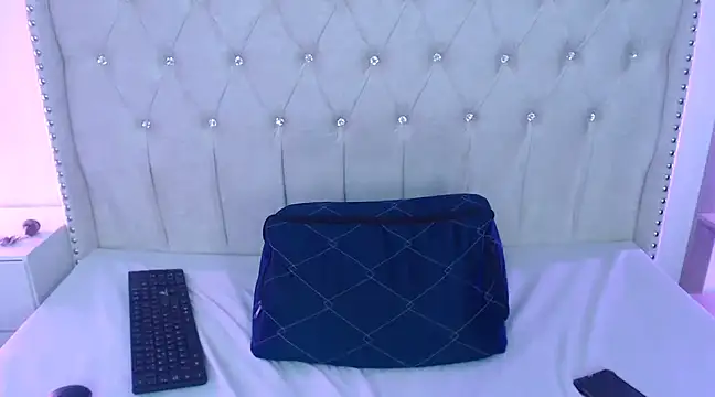 Abril Squirt online show from 2, 3, 2025