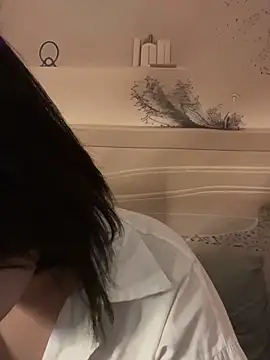 Eliza-E online show from 1, 2, 2026