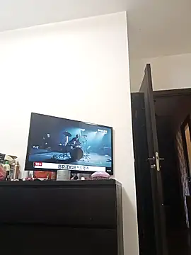 hugebobbs online show from 9, 10, 2025