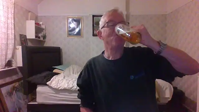 Snapshot of shaun63m chatting on 22, 11, 2025 shaun63m online show from 22, 11, 2025