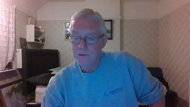 Snapshot of shaun63m chatting on 25, 11, 2025 shaun63m online show from 25, 11, 2025