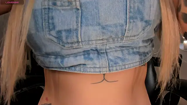 HannaConnor  online show from 3, 11, 2025