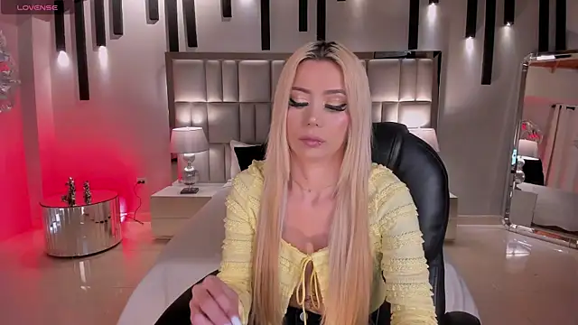 HannaConnor  online show from 13, 12, 2025