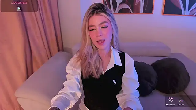 Snapshot of ViolettHansson chatting on 30, 5, 2026 ViolettHansson online show from 30, 5, 2026