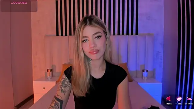 Snapshot of ViolettHansson chatting on 9, 6, 2026 ViolettHansson online show from 9, 6, 2026