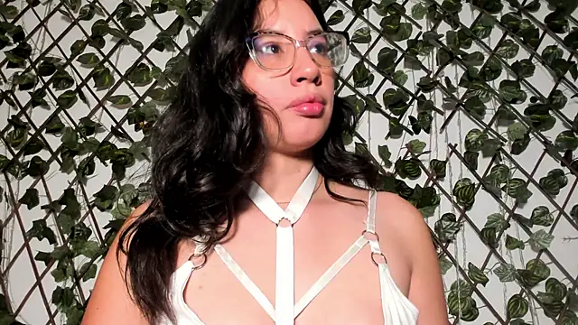 Snapshot of CoralineSanchez chatting on 27, 3, 2026 CoralineSanchez online show from 27, 3, 2026