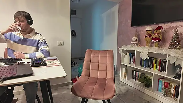 Snapshot of ValeriaGrey chatting on 4, 12, 2025 ValeriaGrey online show from 4, 12, 2025