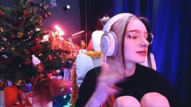 Snapshot of Avi_Nile chatting on 16, 12, 2024 Avi Nile online show from 16, 12, 2024