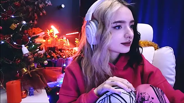 Snapshot of Avi_Nile chatting on 24, 12, 2024 Avi Nile online show from 24, 12, 2024