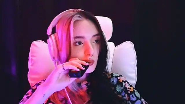 Snapshot of Avi_Nile chatting on 6, 2, 2025 Avi Nile online show from 6, 2, 2025