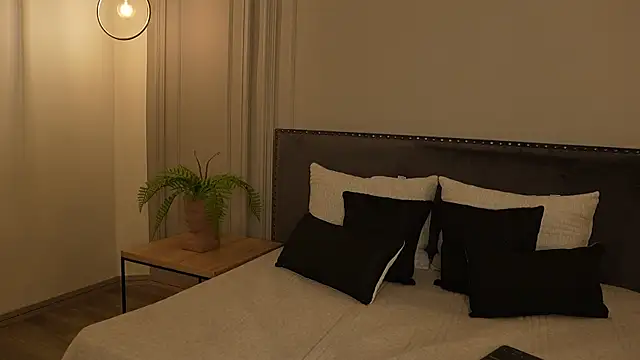 IrisBaker online show from 6, 2, 2026