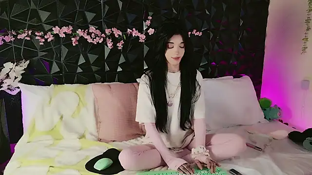 Snapshot of Finibondi chatting on 23, 9, 2025 Finibondi online show from 23, 9, 2025