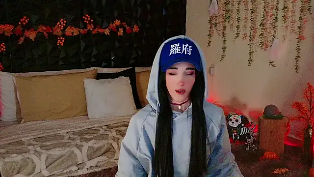 Snapshot of Finibondi chatting on 5, 11, 2025 Finibondi online show from 5, 11, 2025