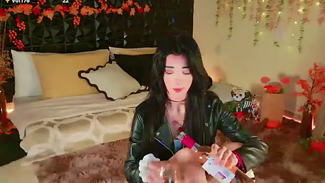 Snapshot of Finibondi chatting on 8, 11, 2025 Finibondi online show from 8, 11, 2025