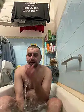 Snapshot of Huncutkuki chatting on 6, 12, 2024 Huncutkuki online show from 6, 12, 2024