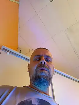 Snapshot of Huncutkuki chatting on 6, 11, 2025 Huncutkuki online show from 6, 11, 2025