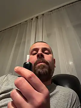 Snapshot of Huncutkuki chatting on 2, 12, 2025 Huncutkuki online show from 2, 12, 2025