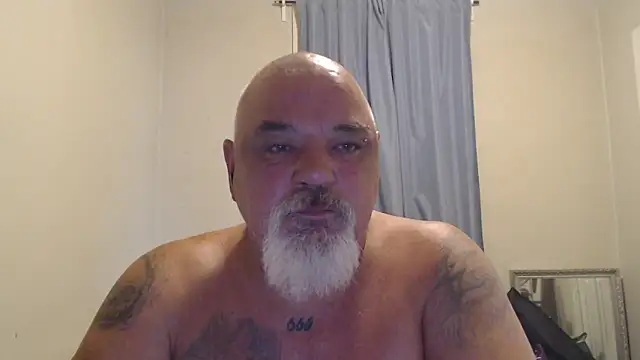 Newfiesausage1972 online show from 14, 10, 2025