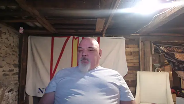 Newfiesausage1972 online show from 13, 2, 2026