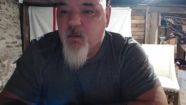 Newfiesausage1972 online show from 18, 2, 2026