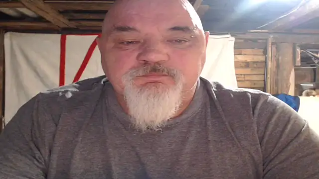 Newfiesausage1972 online show from 25, 2, 2026