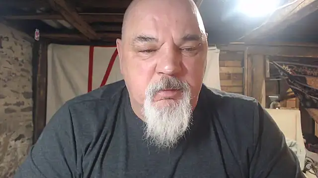 Newfiesausage1972 online show from 2, 3, 2026