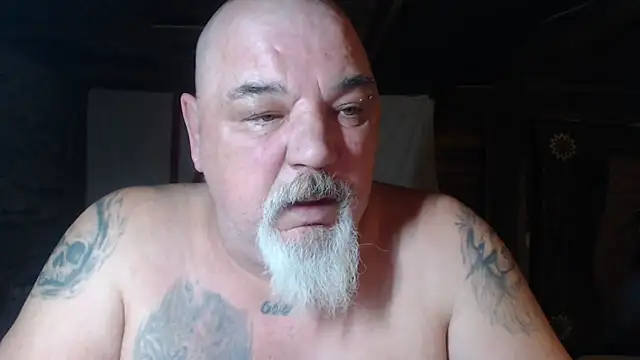 Newfiesausage1972 online show from 25, 3, 2026