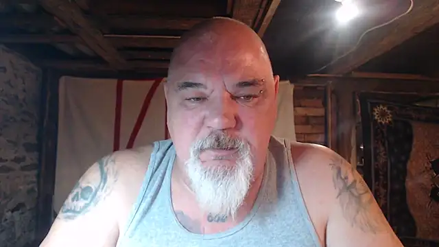 Newfiesausage1972 online show from 6, 4, 2026