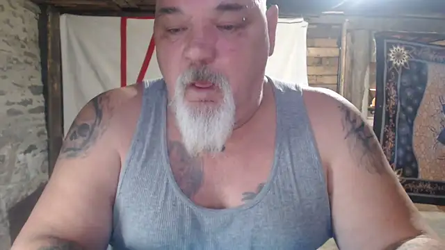 Newfiesausage1972 online show from 19, 4, 2026