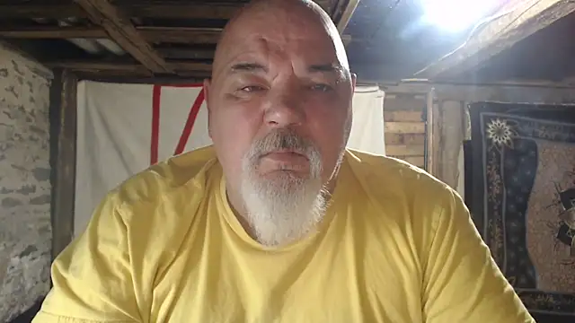 Newfiesausage1972 online show from 23, 4, 2026