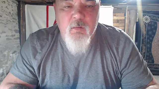 Newfiesausage1972 online show from 26, 4, 2026