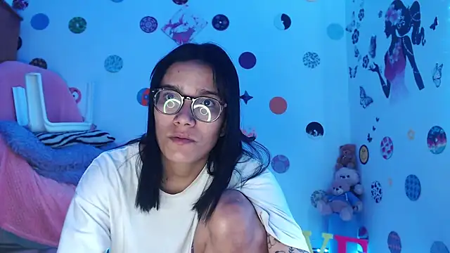 Snapshot of Yaumiko chatting on 8, 3, 2025 Yaumiko online show from 8, 3, 2025