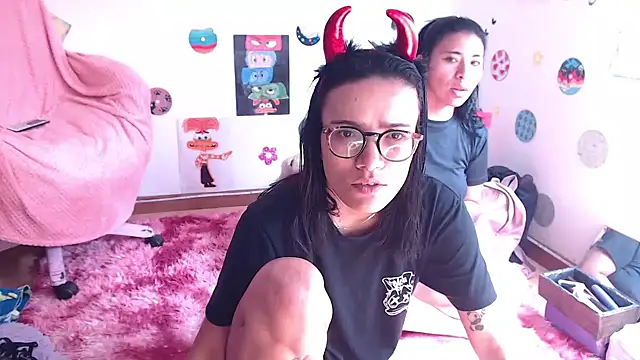 Snapshot of Yaumiko chatting on 11, 3, 2025 Yaumiko online show from 11, 3, 2025