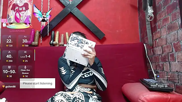 Snapshot of Yaumiko chatting on 12, 9, 2025 Yaumiko online show from 12, 9, 2025