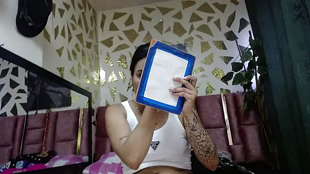 Snapshot of Yaumiko chatting on 7, 10, 2025 Yaumiko online show from 7, 10, 2025