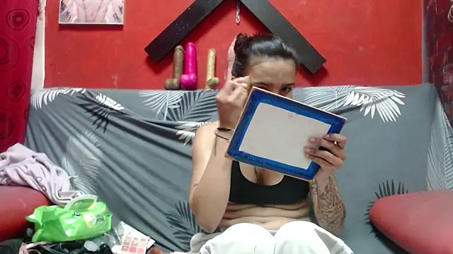 Snapshot of Yaumiko chatting on 8, 11, 2025 Yaumiko online show from 8, 11, 2025