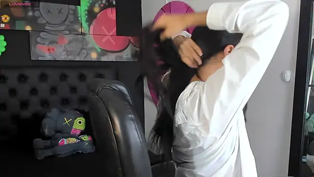 Snapshot of LOISE-XX chatting on 9, 9, 2025 LOISE-XX online show from 9, 9, 2025