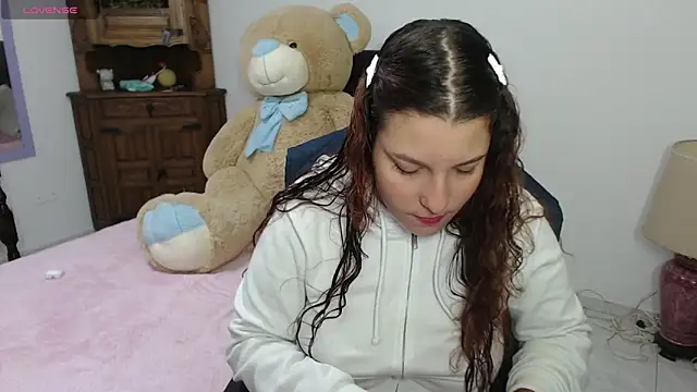 Snapshot of alexia_87 chatting on 28, 4, 2026 alexia 87 online show from 28, 4, 2026