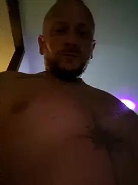 Snapshot of RomWoolf chatting on 17, 9, 2025 RomWoolf online show from 17, 9, 2025